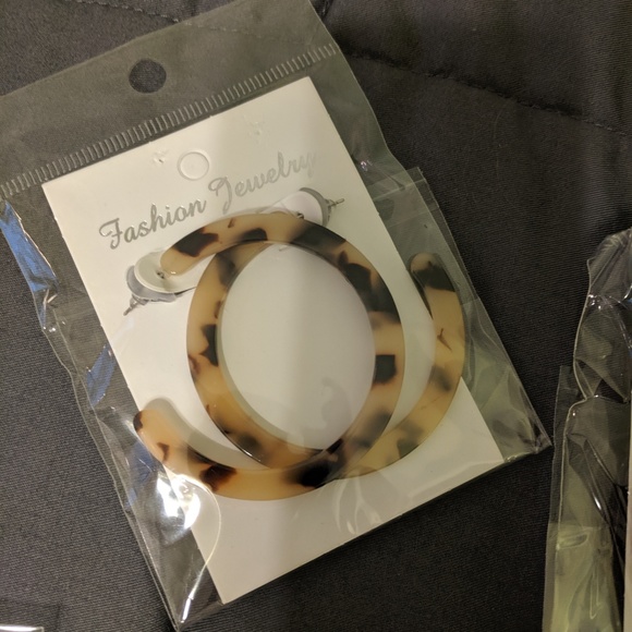 NWT Acrylic Tortoiseshell Hoop Earring Lot of 5 - Picture 5 of 6